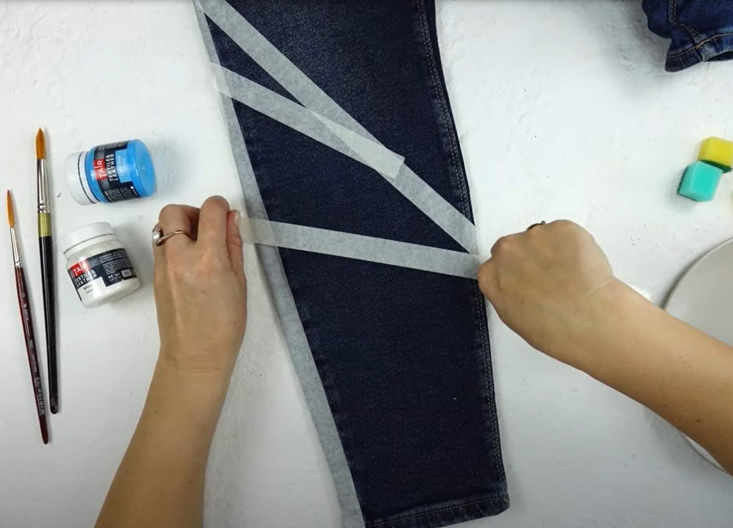 Супер-простая роспись джинс акриловыми красками 