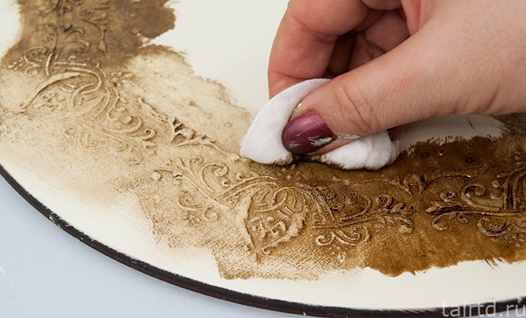 кубик рубика покрасили. окрашенные кости. воск для состаривания мебели. резьба по дереву по кости. окрашенные миниатюры.